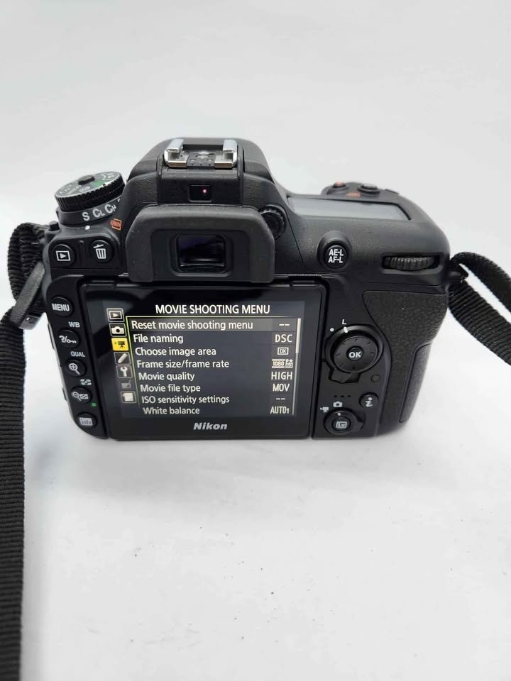 Nikon D7500 body with charger and battery shutter account 70 pictures only - Image 3