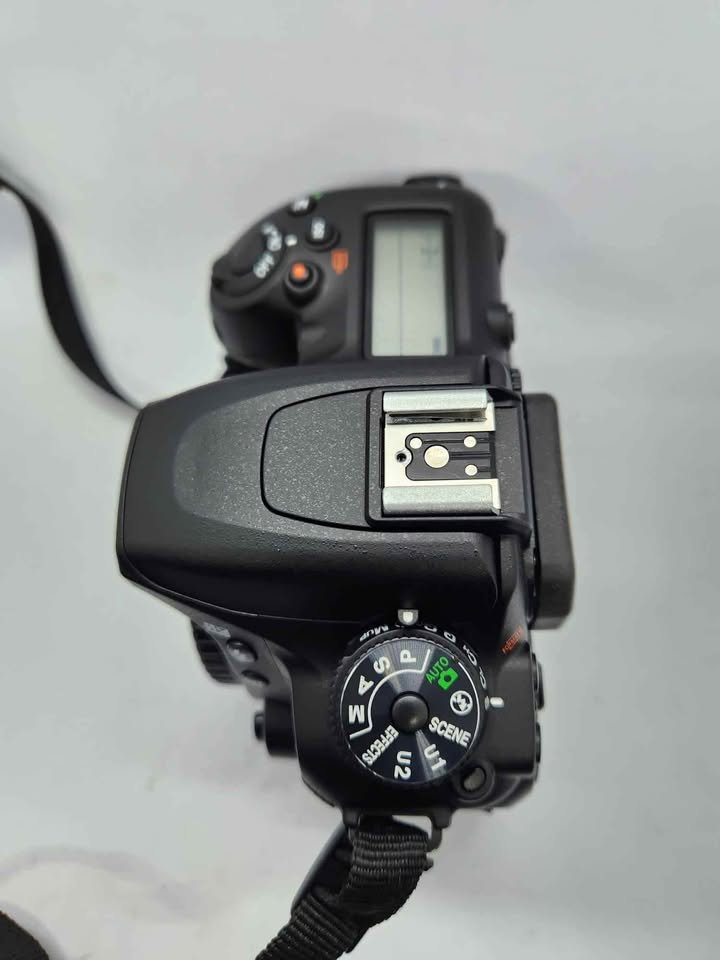Nikon D7500 body with charger and battery shutter account 70 pictures only - Image 4